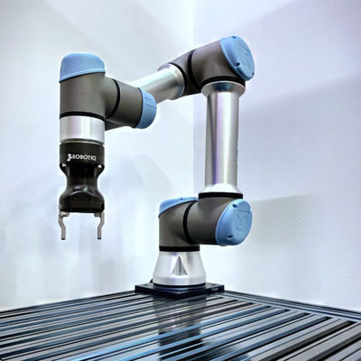 Maquinaria robótico da linha central UR5e do braço 6 do universal do robô industrial &amp; equipamento da indústria com picareta do prendedor e máquina do lugar