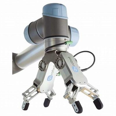 Combinação de robô colaborativo com agarrador de braço robótico RG2 para manusear CNC como agarrador robótico