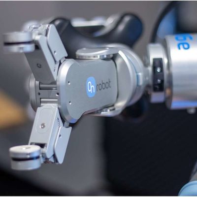 Aplicação de um dispositivo de manipulação de robôs inteligente RG2-FT com braço robótico colaborativo para automação de robôs industriais